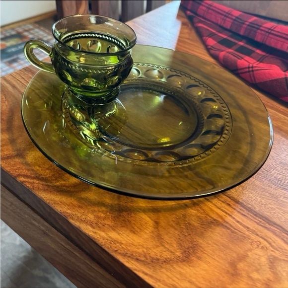 Vintage Indiana Glass Kings Crown Thumbprint Dinner Plate and Cup Set - Picture 9 of 11